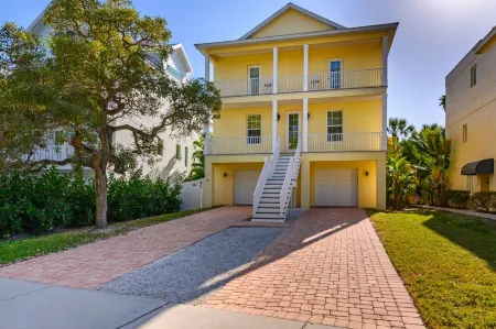 "CHATEAU du SOLEIL" SINGLE Family Home 1-1/2 Blocks to Beach Отели в г. Сиеста-Ки