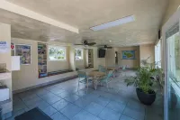 Oceanfront, adjacent to North Ka'anapali Beach, Central A/C! Newly reduced rates