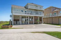 Luxury Beachfront~Ground level Palapas Bar~ Hot Tub ~ private walk over bridge