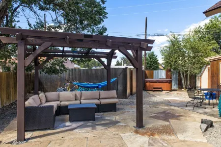 We have A/C! Relax in the hot tub! modern design, family and pet friendly!