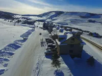 Ski in Ski Out Newley Updated 2 Bed 2 Bath & Pull Out! Walk to Lift!  Reviews!