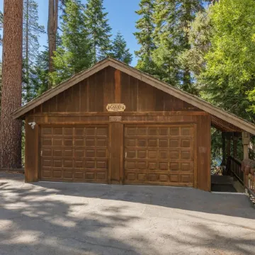 Lakefront Cabin with private pier on Donner Lake