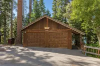 Lakefront Cabin with private pier on Donner Lake