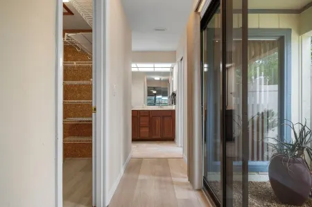 Charming 3-bedroom house in delightful Sarasota with WiFi, AC