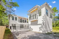 Spacious 6-bedroom House, Pool, Walk to Spooky Ln Beach Access, 2 Golf Carts!