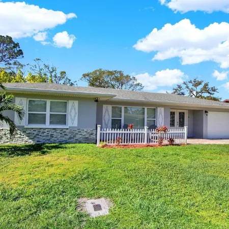 4BR/3BR - Spacious Home 4 Minutes From Beach