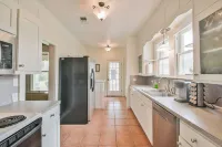 BEE in BRENHAM Holiday Cottage - Premium location walking distance to downtown