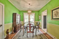 BEE in BRENHAM Holiday Cottage - Premium location walking distance to downtown