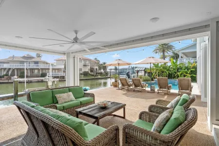 Heated Pool, Hot Tub, Kayaks, Fishing, 5BR Waterfront Home in Key Allegro