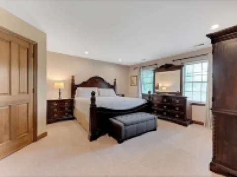 Superb British Colonial holiday home, greenhouse, outdoor deck, tropical garden Hotels in Barboursville