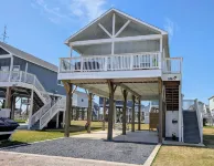 Stunning Villa with Upper Deck Views of the Gulf and Intercoastal Waterway.