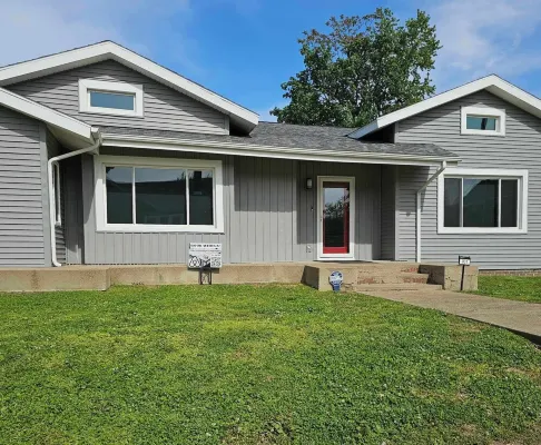 Corner Bungalow: Newly Renovated, Spacious & Open, Central & Convenient.