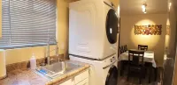 Contemporary, Clean&Comfy|AC|<2 mi UofA|Pet Ok