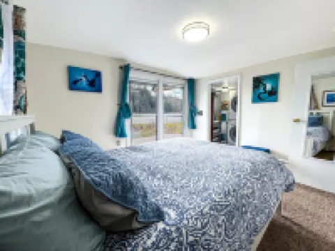 Peaceful Beachfront Cottage - Large Deck & Fire Pit - Gorgeous Views & Wildlife