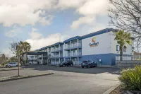 Comfort Suites Red Bluff Near I-5 Hotels near Dog Island Park