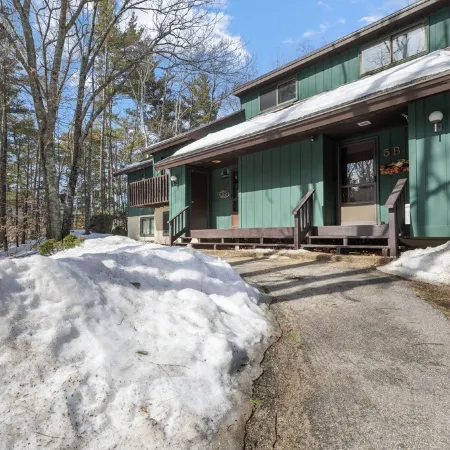 North Conway Getaway! Stonehurst Village Condo - 2,500 Sq. Ft