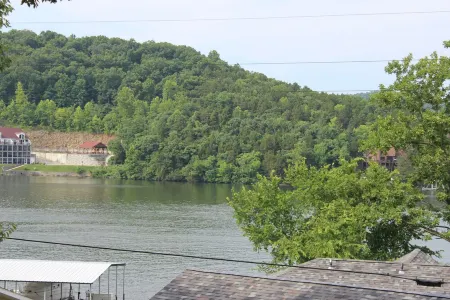 Cute and cozy. Located in a very quiet street.