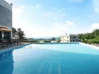 Ninespavill Hotels near Geumsungdang
