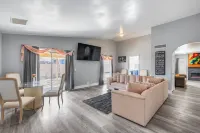 Charming 3-bedroom house with AC, WiFi in fabulous Glendale Hotels in Glendale