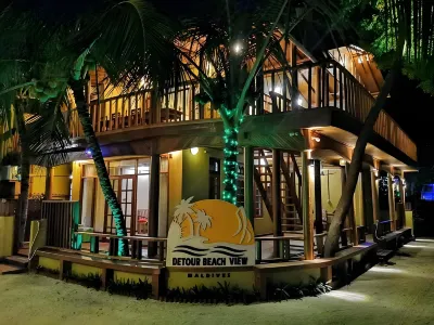 Detour Beach View Hotels in Athuruga