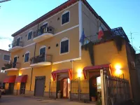 Villa Flora Hotels near Forum Baths
