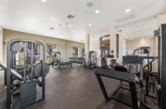 5 minutes from six flags , close to shopping center 2 beds 2 bath private