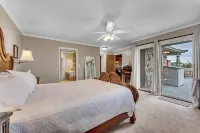 Spacious Lake-View Home + Cottage, Family Getaway Near Branson, Boat Parking Hotels in Ruth B Rural Township