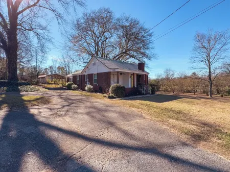 Joy's Place - 3BR/2BA Cottage in the Heart of Oxford!