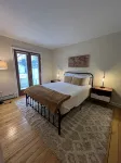 The Mariner Petite: 2BR, Hot Tub, In Village, Pets