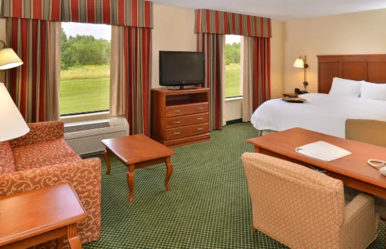 聖路易斯 - 愛德華茲維爾歡朋酒店及套房