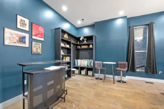 Artsy Creative Haven Home St. Louis Art District Отели рядом с достопримечательностью «Парк Бисселл Хилс»