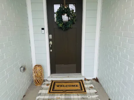 Beautiful 3Bedroom  Townhome off Old Hickory Lake.