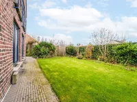 Zeelucht with private garden
