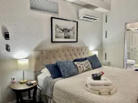 Luxury Suite • Private Yard • Hot Tub • King Bed