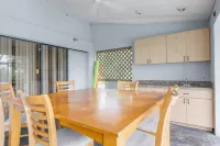 Candida's Retreat, 3-bedroom home with WiFi, AC, Heated Pool, on the 7th tee.