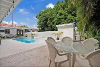 Great Family home by airport with large pooL/yard Hotels in der Nähe von Florida National University