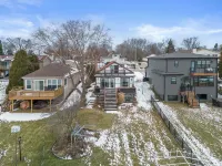 Charming 2-bedroom Lake House Directly on Cross Lake