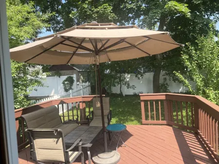 Gorgeous Home in Waltham quiet, family-friendly neighborhood, 2 free parking! Отели рядом со станцией Брендейс / Робертс