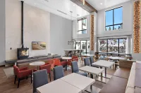 希爾頓大熊湖Home2套房 - 早餐