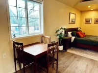 Charming studio in brilliant Philomath with AC, WiFi Hotels in Benton County