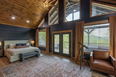 Couples Mountain Getaway with Stunning Views, Private Hot Tub, and Fire Pit