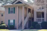Spacious Pawleys Getaway, 3Br/3BA, Private End Unit, Lake & Pool Views, Peaceful