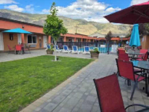 Sahara Courtyard Inn & Suites Osoyoos Hoteles en Osoyoos