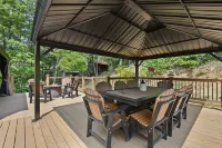 Rustic Hideaway 4 Bedroom Cabin by RedAwning Hotels in Sevier County