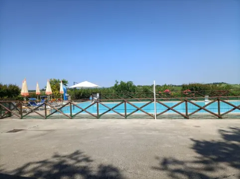 馬爾凱的帶私人泳池別墅