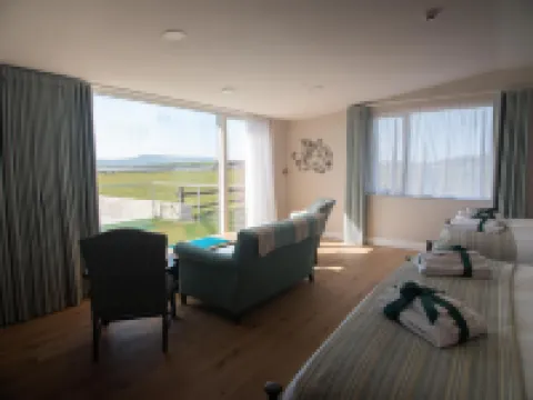 Luxury Villa Six Suites Private Path to Sea Hotels in 