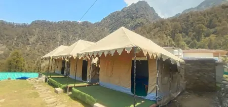 Himrab Chopta Resort Отели в г. Гопешвар
