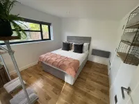 River Guest House with Jacuzzi Fire and Boat Hire Hotels in Egham