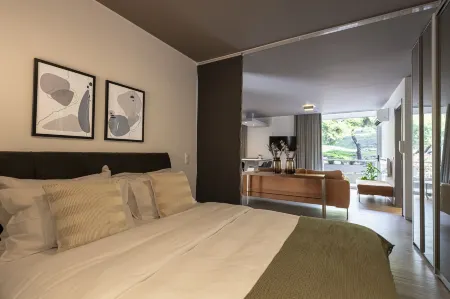 Phaedrus Living: Luxury Flat Vouliagmeni