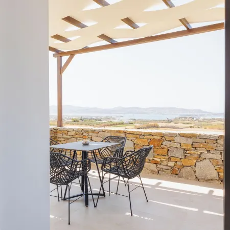 Kouros Blanc Resort & Suites